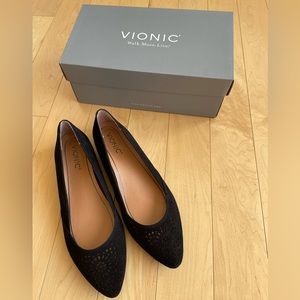 Vionic Carmela Perf Flats - Black